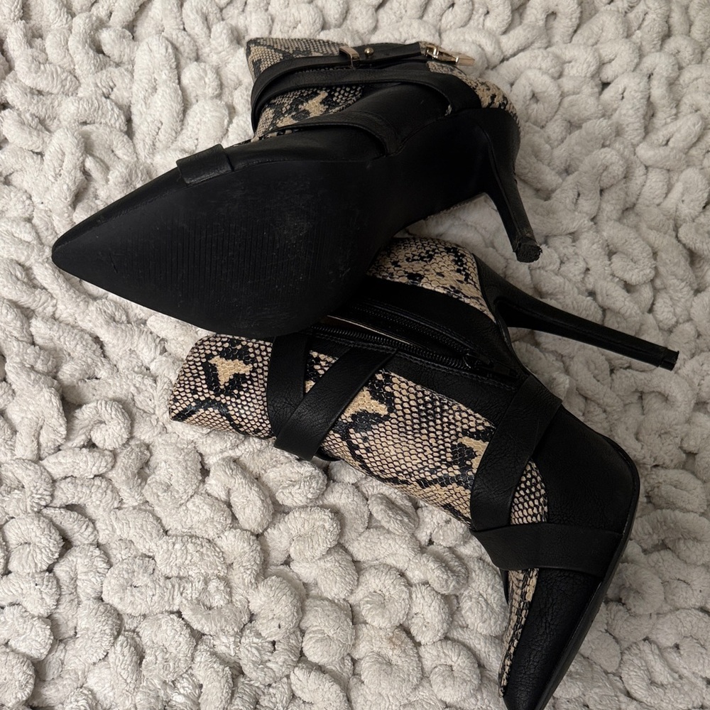 Shoe Dazzle Black and Tan Snakeskin Heeled Boots - Picture 5 of 5